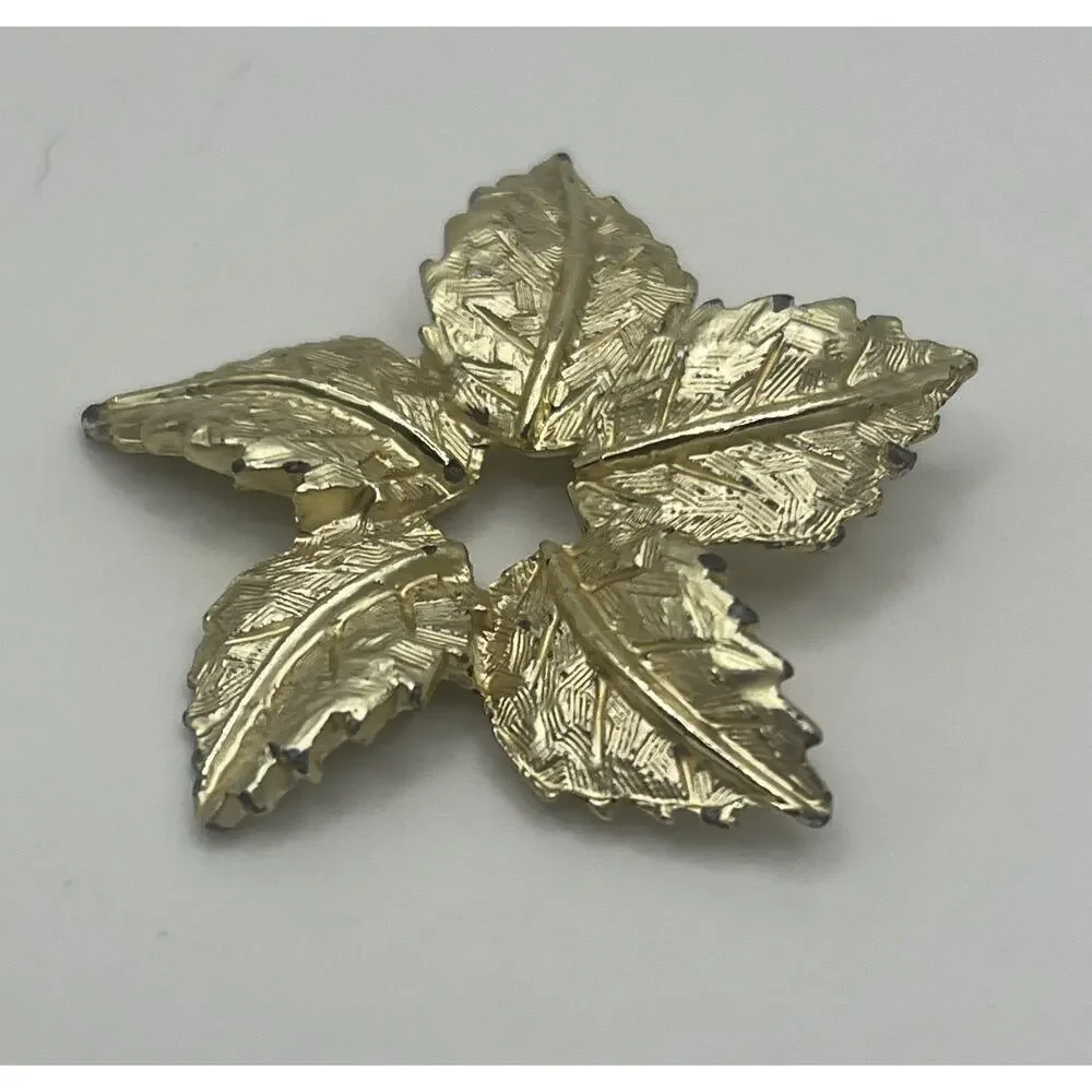 VTG MCM Lt Gold Textured 5 Leaf Flower Star Open Center Costume Brooch